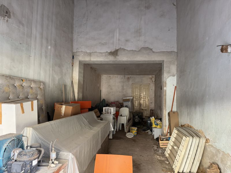 Casa indipendente da ristrutturare €" 66 mq + 20 mq di cortile €" Zona strategica