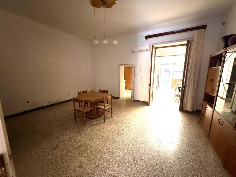 CASA INDIPENDENTE IN VENDITA A FLORIDIA �&euro;" ZONA CENTRO �&euro;" €40.000
