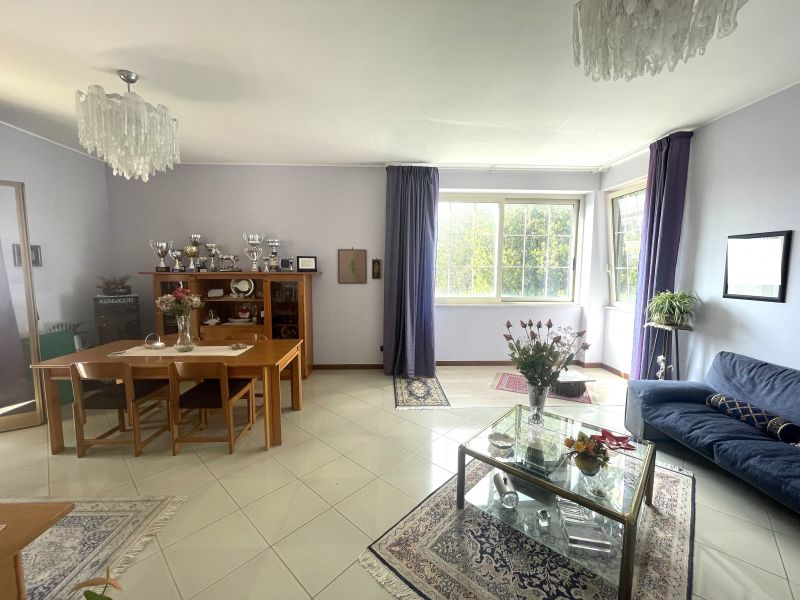 APPARTAMENTO CON GARAGE ZONA...