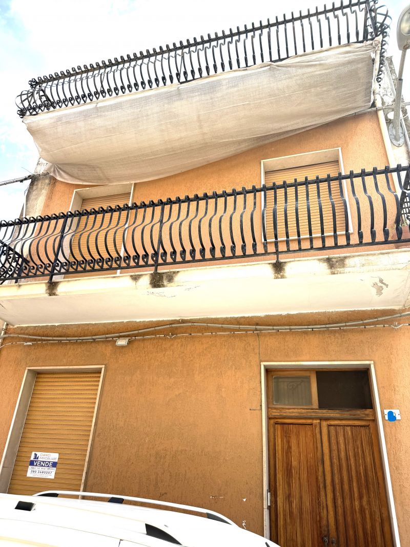 STABILE INDIPENDENTE CON DUE...