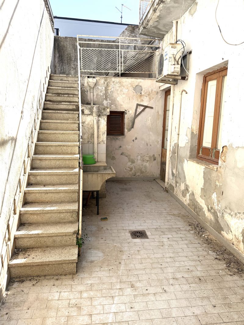 Vendesi Casa Indipendente con...
