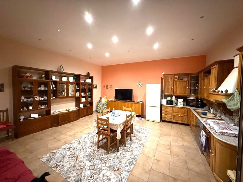 Casa indipendente con ampio terrazzo �&euro;" Zona Stazione