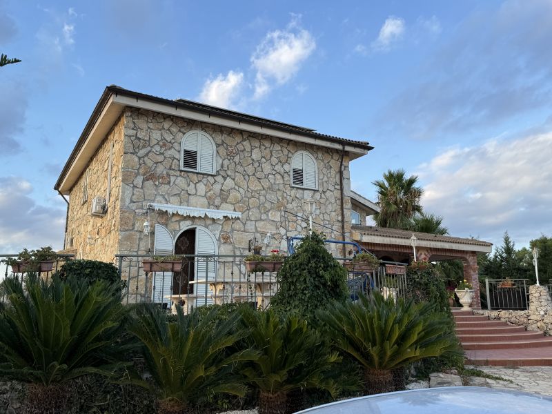 Villa in vendita in Contrada...